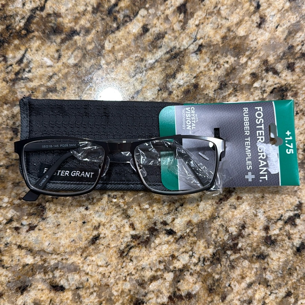 NWT Foster Grant reading glasses